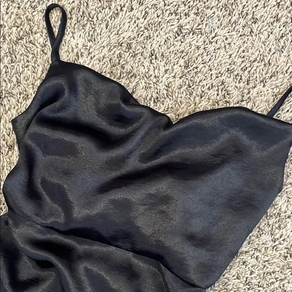 Elegant Black Satiny Dress - Picture 3 of 6